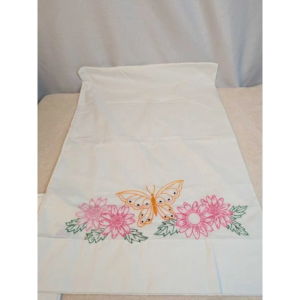 Springmaid‎ Pillowcases White Floral Butterfly Embroidered 20x26 Cotton Set of 2